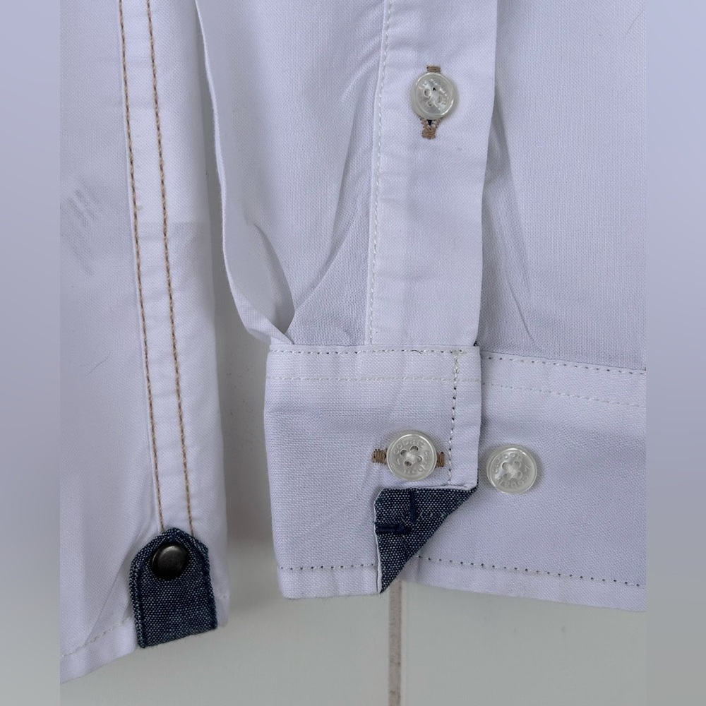 Carbon2Cobalt Men’s White Button Up Shirt with Denim Trim Size Medium - Picture 3 of 9